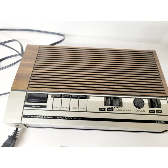 Vintage GE FM/AM Electronic‎ Digital Clock Radio Model 7-4634 + Original Manual - Picture 3 of 5